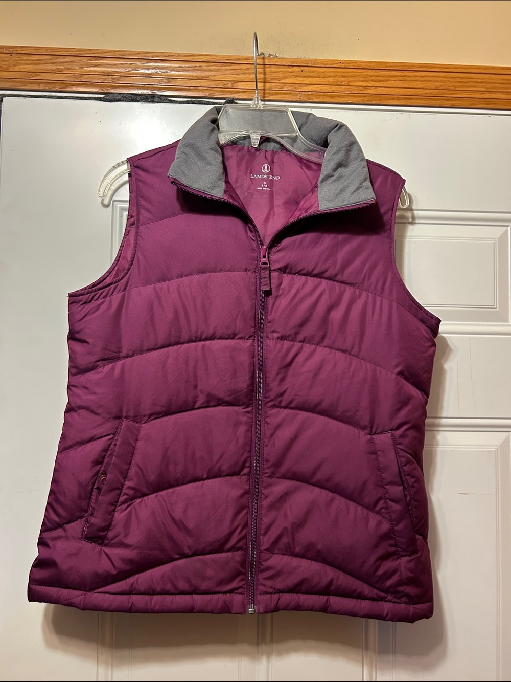 Lands'‎ End Women's Quilted Puffer Vest in Berry Plum S